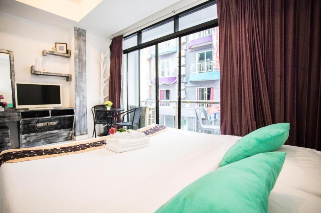 Long Beach Hotel Patong Zewnętrze zdjęcie