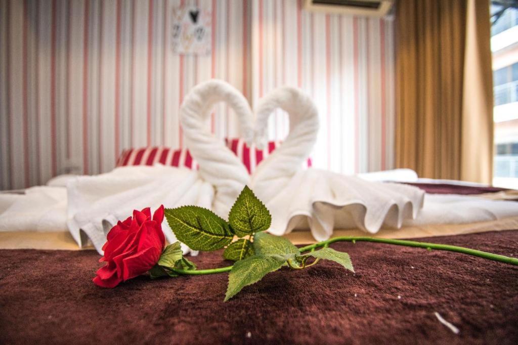 Long Beach Hotel Patong Zewnętrze zdjęcie